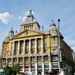 Standard By Hi5 - Anker 1 Budapeste